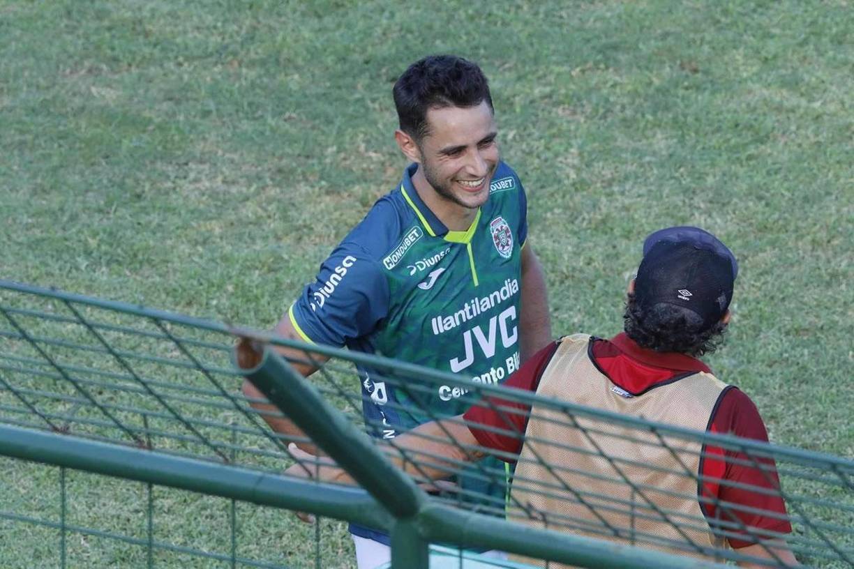 Pedro Troglio dirigió a Sebastián Gorga en el equipo Gimnasia y Esgrima de La Plata de Argentina. Fue un encuentro especial en el estadio Yankel Rosenthal. Ahora como rivales.
