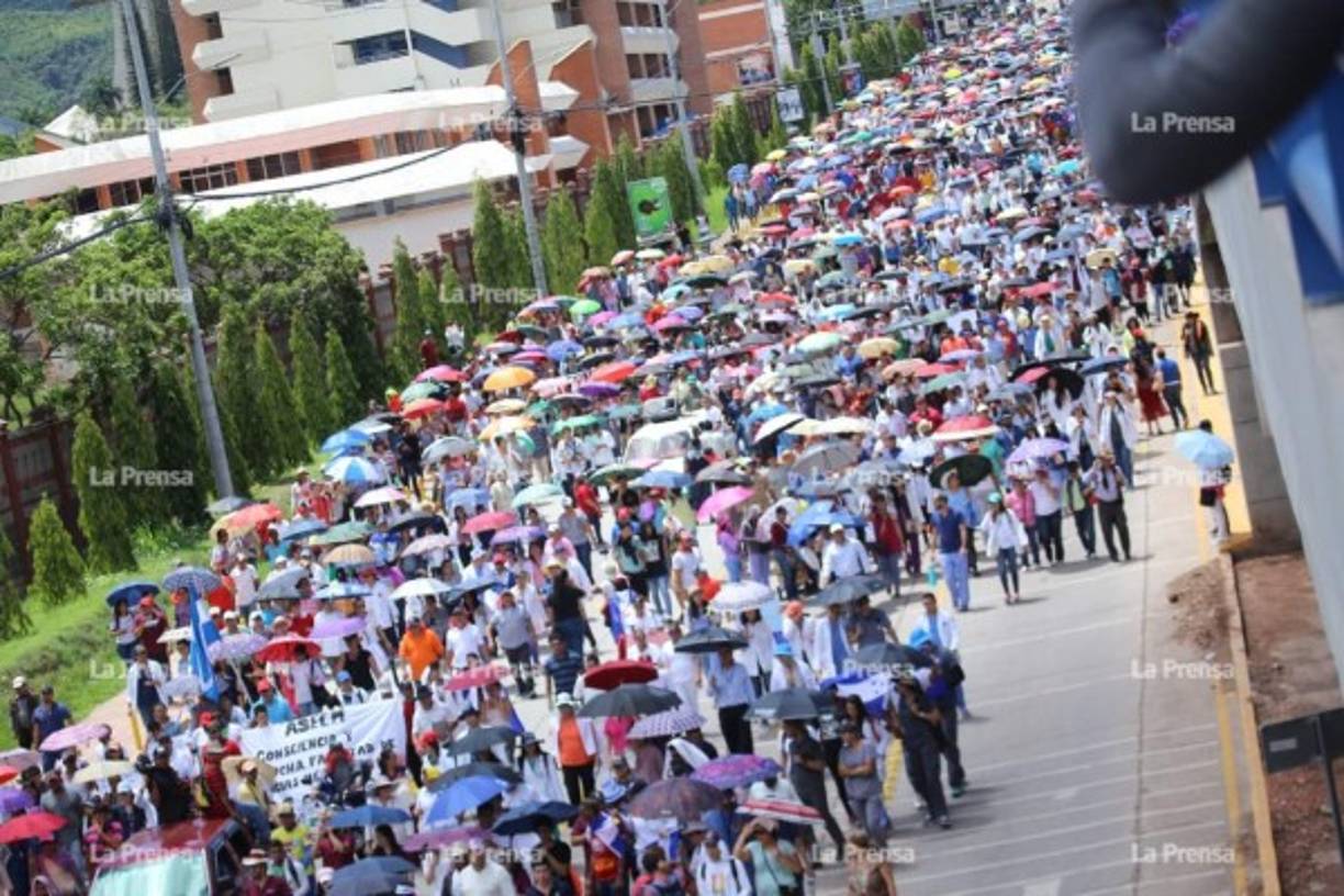 Masiva protesta en la capital de la República.