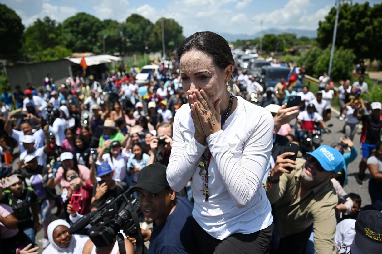 En octubre se consolidó como líder de la oposición al arrasar en las primarias para ser la candidata frente al presidente Nicolás Maduro el 28 de julio. Acaparó más del 90% de casi 3 millones de votos.