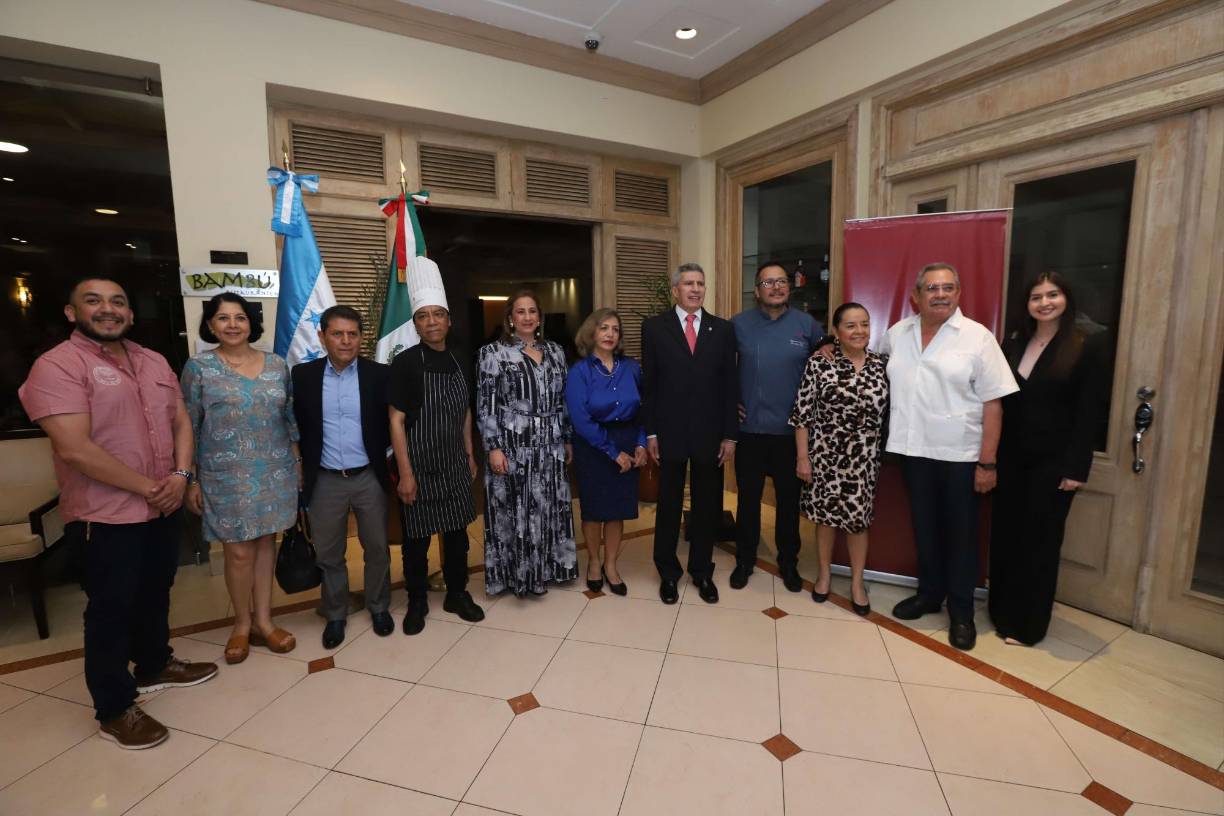 La inauguración se realizó en el lobby, posteriormente los invitados ingresaron al área del restaurante para disfrutar de un refinado ambiente.