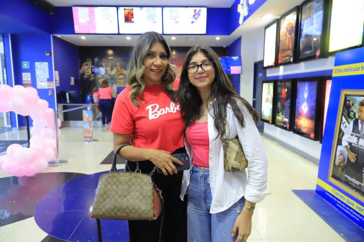 Después se embarca después en una aventura en el mundo real.