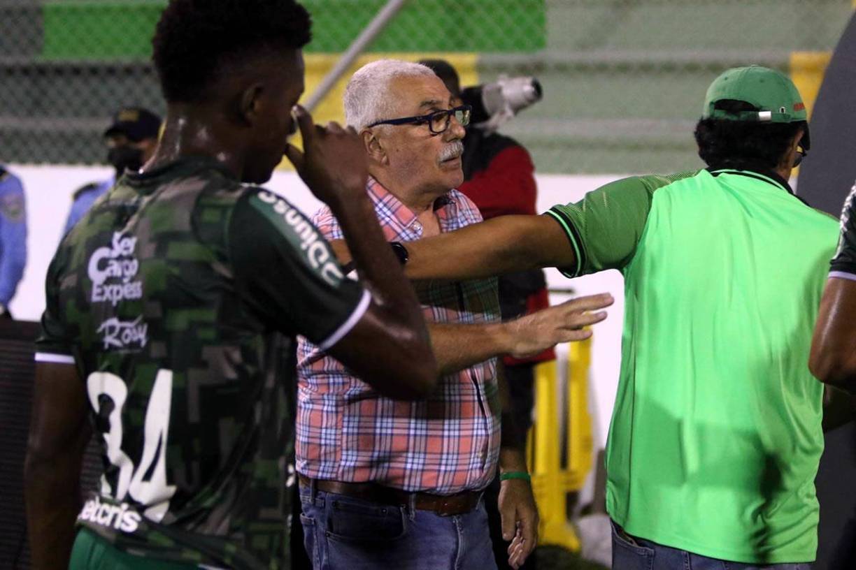 Manuel Keosseián también trató de calmar la situación tras la eliminación del Marathón en semifinales.