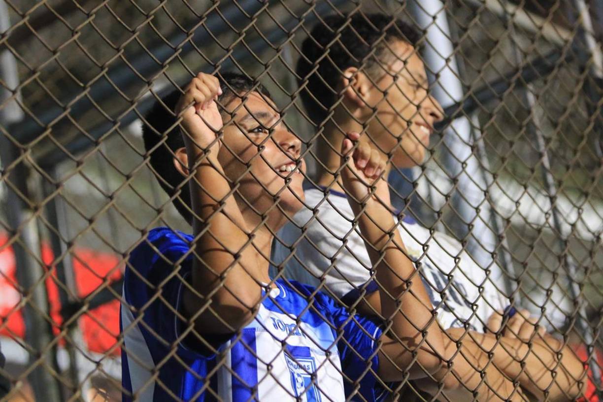 Este niño muestra en su rostro el sentir de la afición hondureña. Alegría tras un gran triunfo y Honduras clasificado a cuartos de final para buscar el pase a la Copa América 2024.