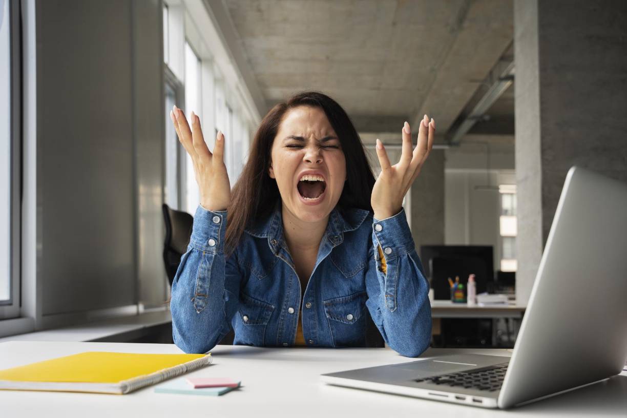 Ser una persona enojada no te hará ganar ningún punto en el lugar de trabajo, encontró una investigación reciente. Evidencias anteriores habían sugerido que los trabajadores que expresan enojo son juzgados como competentes y tienen un estatus más alto, anotaron los investigadores. 