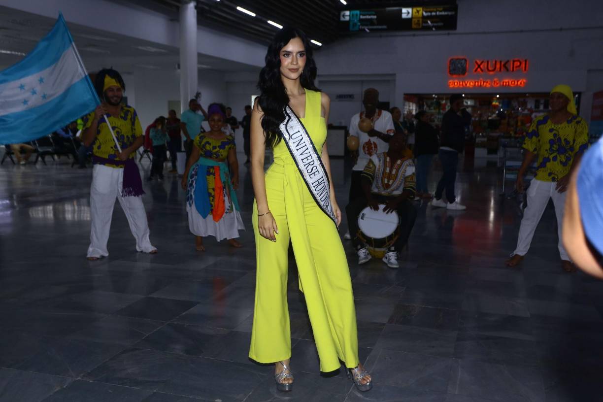 “A todas las mujeres, les diría que nunca traten de llenar las expectativas de otras personas, siempre sean ustedes mismas y persigan sus sueños. Nos faltan muchos <b>proyectos</b>, yo siempre he dicho que no hay que idealizar muchos sueños porque los sueños se transforman, pero algo que sí me gustaría es trabajar en un medio de comunicación a nivel internacional”.