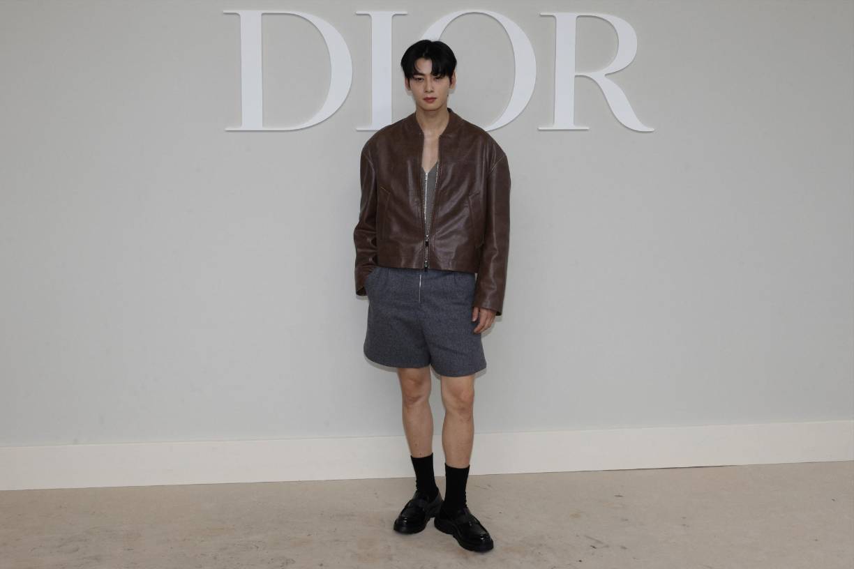 El actor coreano Eunwoo Cha fue otro de los invitados para asistir a la presentación de la colección Primavera/Verano 2025 de Dior.