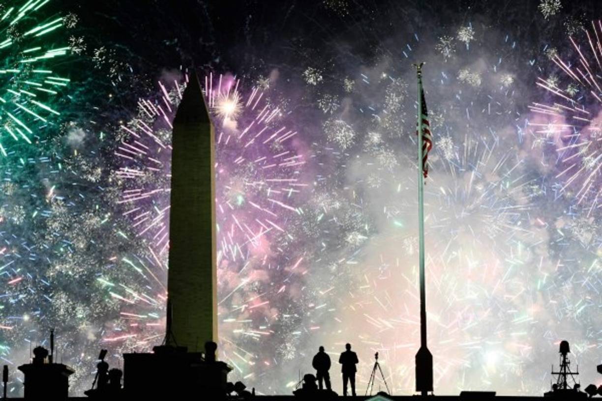 Con la espectacular factura y realización que se le presupone a cualquier evento de este estilo en EEUU (imprescindibles los fuegos artificiales para el broche final), 'Celebrating America' recorrió el país y conectó desde Washington con ciudades como Nashville, Memphis, Seattle, Nueva York y Los Ángeles.