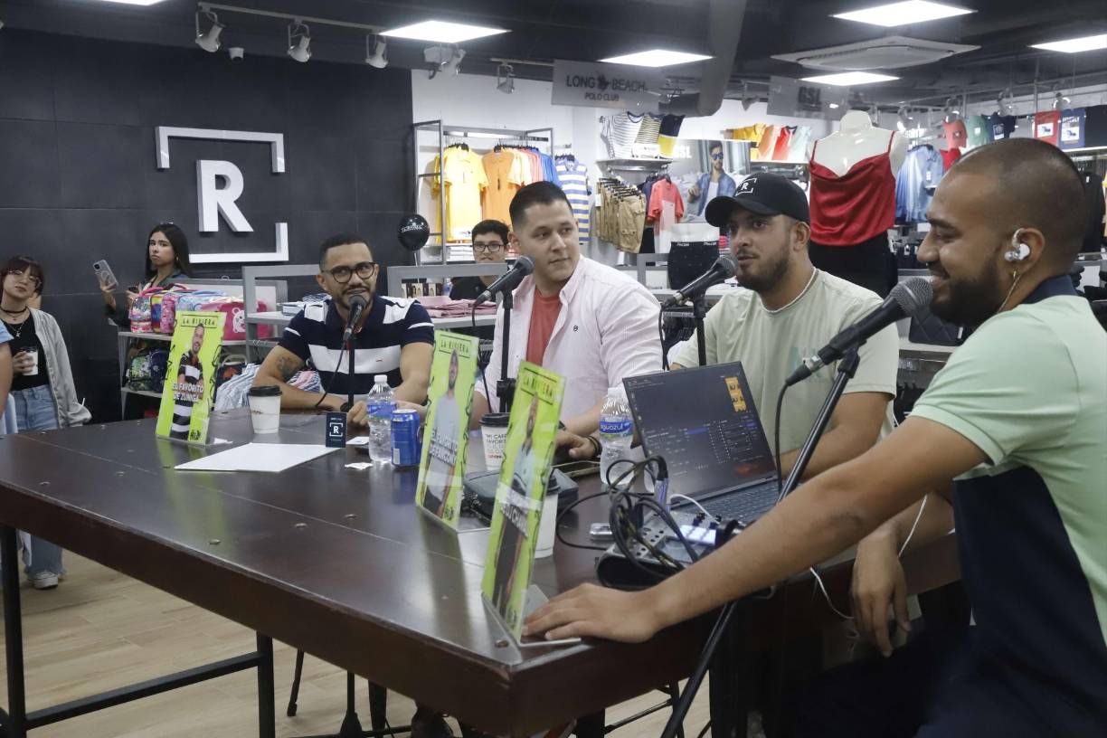 El stock del lugar es apto para los amantes de la moda y tendencias, así como para los que les gusta el estilo clásico que sigue vigente. Se pueden encontrar marcas nacionales e internacionales de alta calidad y a buen precio. 