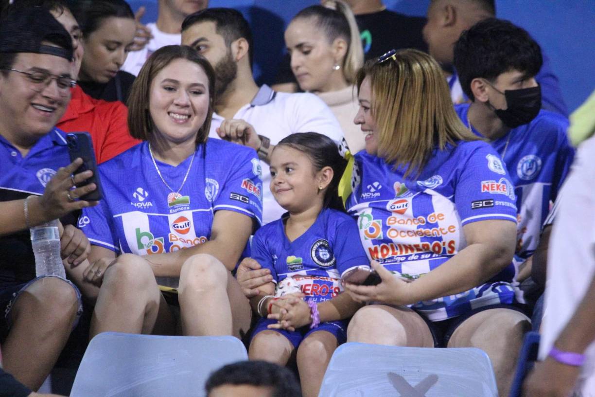 El Victoria contó con el apoyo de aficionados.