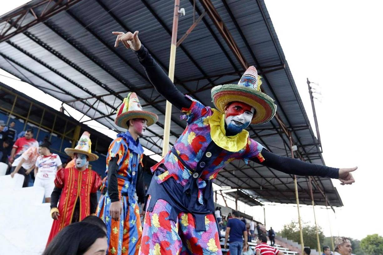 Ambientazo y lindas chicas en la final Real Juventud-Juticalpa FC