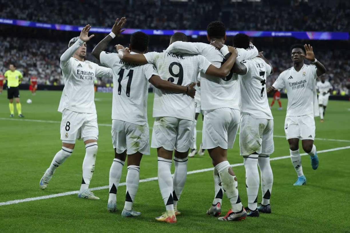 Los jugadores del Real Madrid celebrando el gol de Kylian Mbappé.