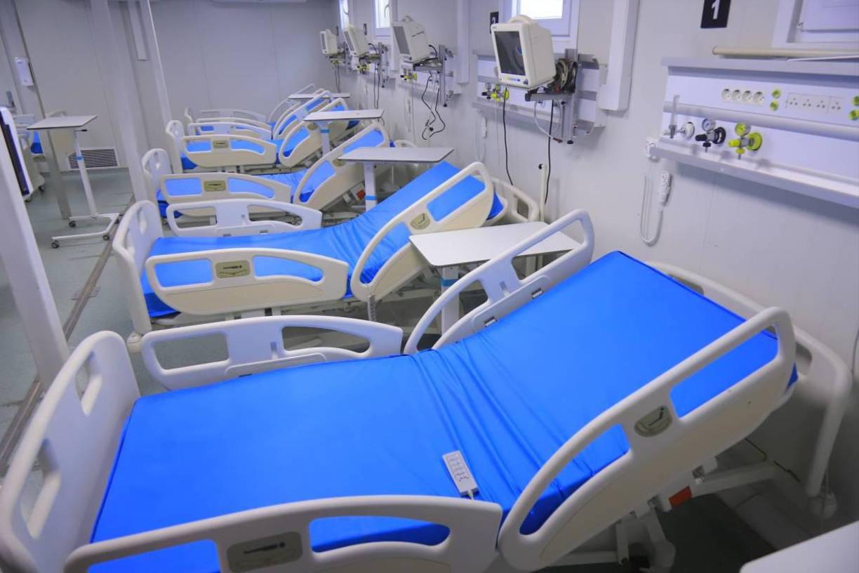 <b>El valor de los siete hospitales móviles, que tenían que haber llegado al país 55 días después de la compra, fue de 1,174 millones de lempiras, casi 48 millones de dólares, un gasto que representó el 19% del presupuesto que se ha ejecutado para el covid hasta la fecha.</b> 