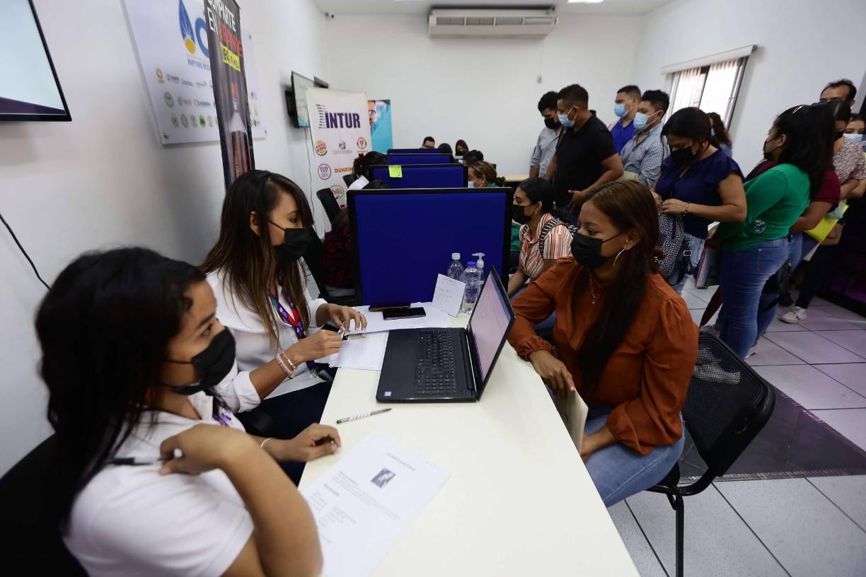 Algunos de los aspirantes dejaron su curriculum en todas las empresas disponibles.