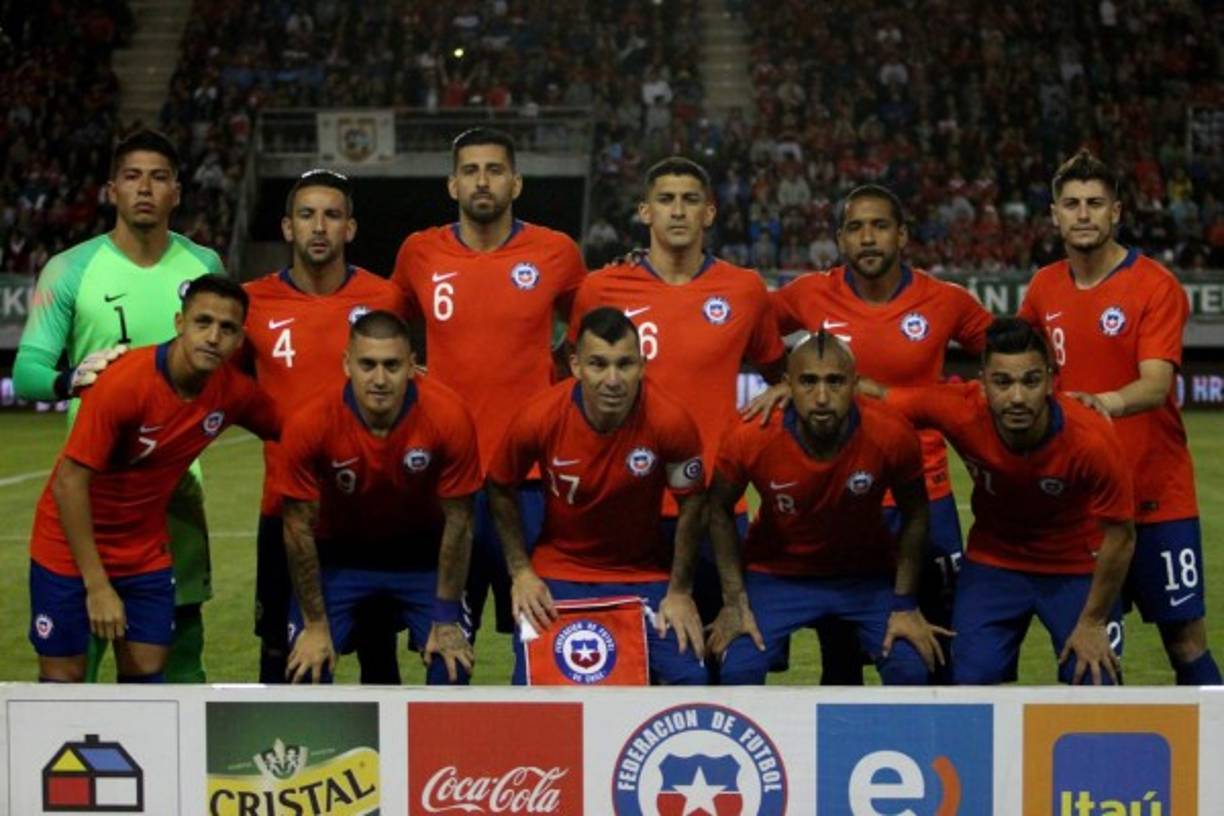 Y este fue el 11 titular de la selección de Chile. Los chilenos salieron de entrada con sus figuras como Arturo Vidal, Alexis Sánchez, Nicolás Castillo etc.