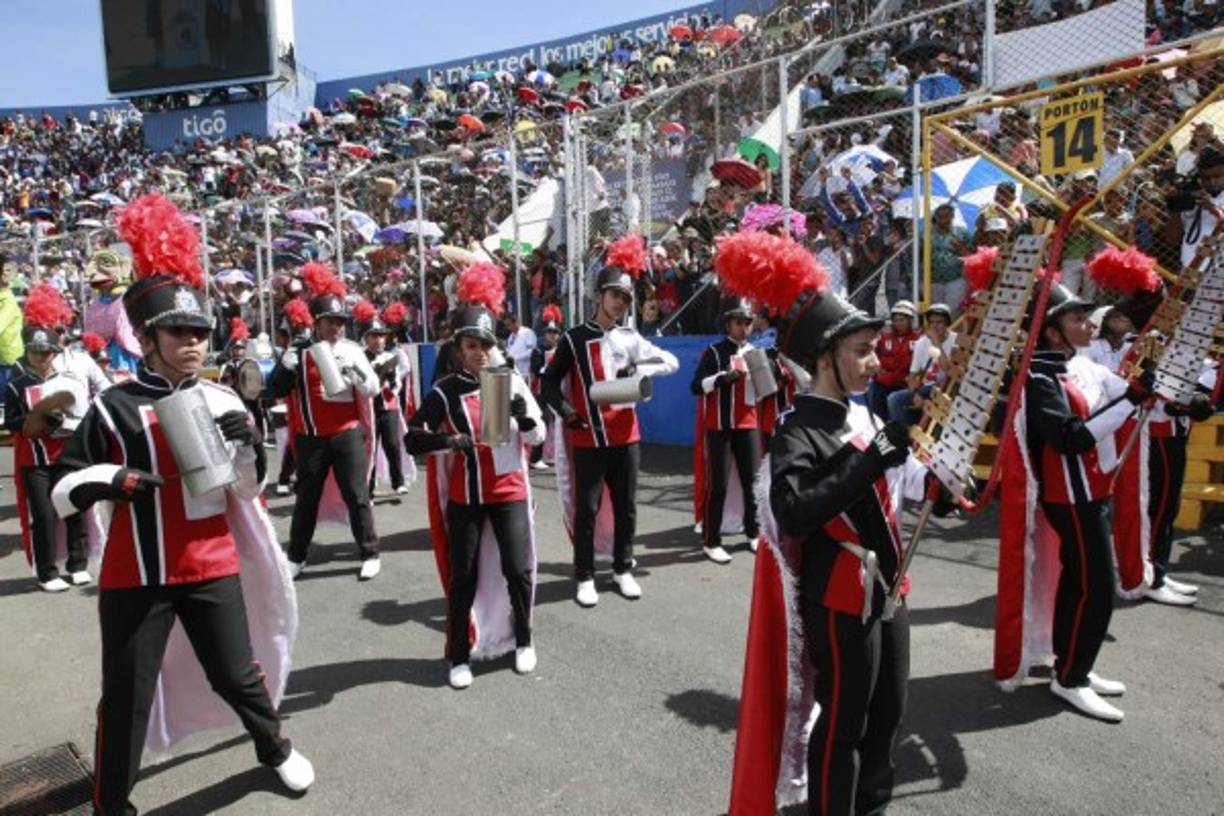 El instituto Milla Selva de la capital de Honduras se agenció el segundo lugar como mejor banda de guerra.