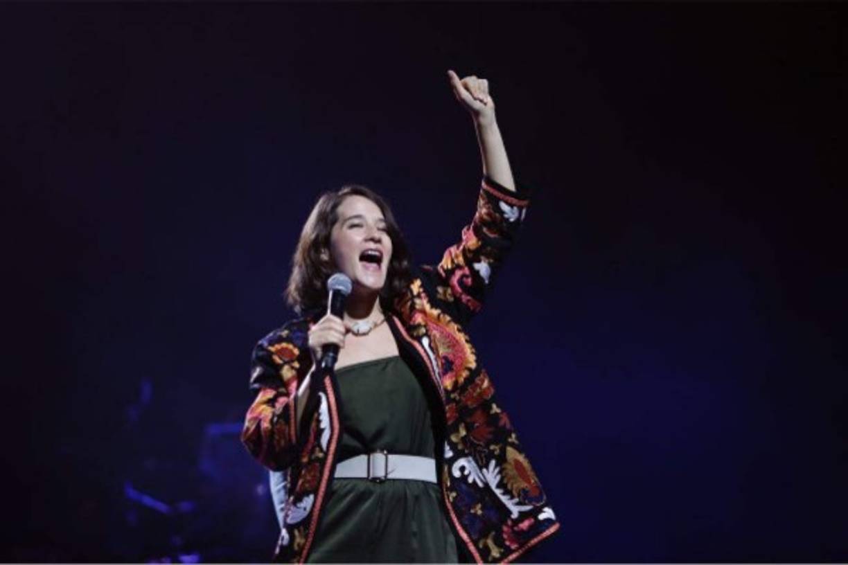 Fue en su cuenta de Instagram, donde la mexicana publicó una fotografía en la que se le observa acariciándose el vientre, junto a un mensaje de agradecimiento.<br/>