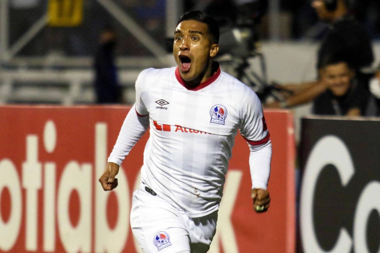 Michaell Chirinos celebrando muy eufórico su gol que dio la victoria y clasificación al Olimpia a cuartos de final de la Liga Concacaf.