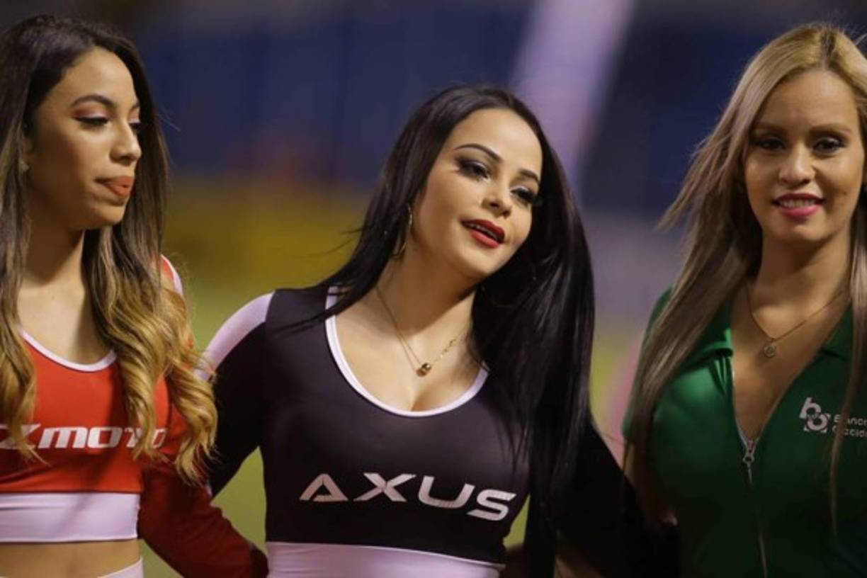 Bellas chicas han cautivado en el duelo entre Real España y Olimpia.