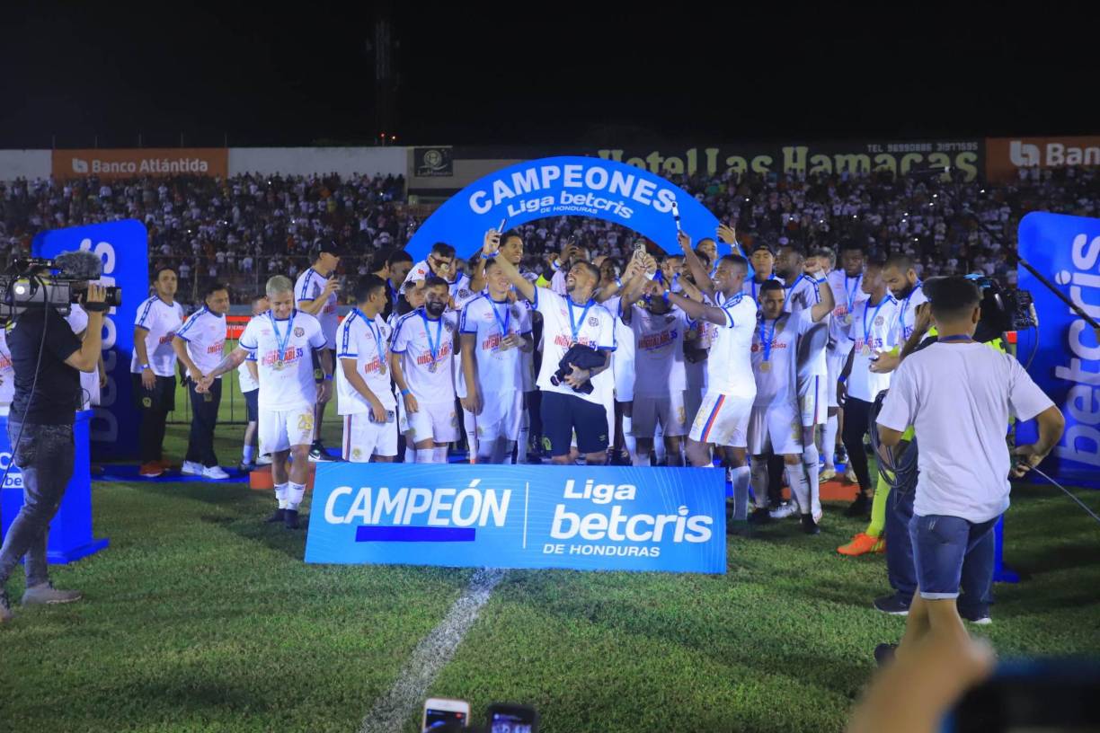 Olimpia volvió al trono al consagrarse campeón de Honduras al superar al Motagua con un Global de 3-0. Así reaccionaron los medios y algunos futbolistas.
