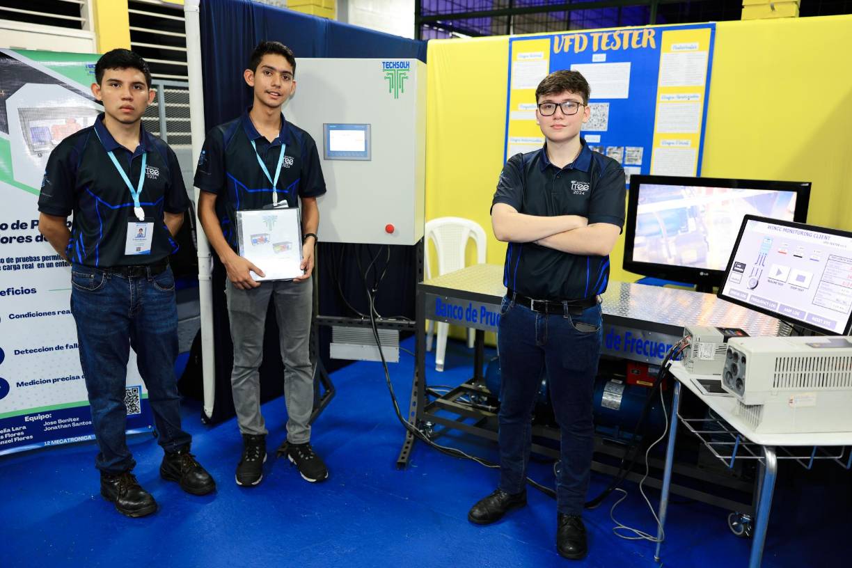 José Benítez, Luis Flores y Denzel Flores