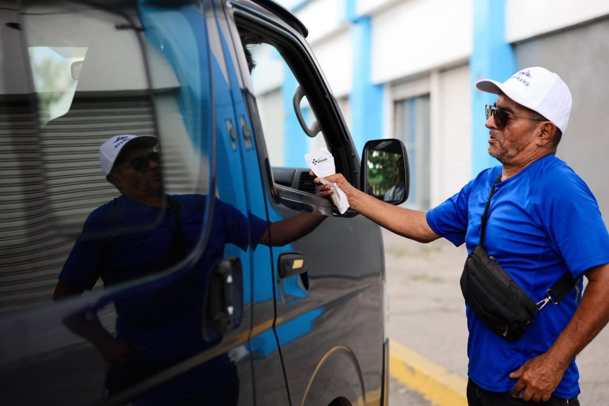 Mientras en preferencia la entrada tenía un costo de L1,500 y ahora se puede encontrar desde los L2,300 y podría alcanzar hasta los L3,400 si se compran el día del partido. 