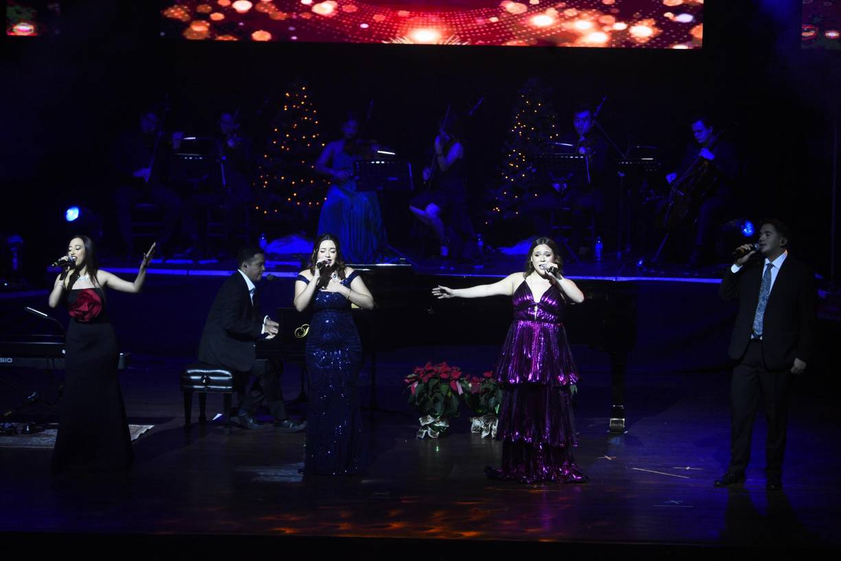 En el recital participó un nutrido grupo de músicos, entre ellos: Jonatan Sabillon, Franklin Rodríguez, Erika Obando de Coello, Janelly Pascua, Osvin Franco, David Coello, Josué Oviedo, Jonathan Paz, Isaac Bustillo, Beker Sevilla, Nimrod Rodríguez, Luis Valle, Georgia Gatlin, Marco Alejandro Rodríguez, Miguel Ríos, Samuel Galindo, Fernando Guzmán, Andrés Paredes, Kristen Maldonado, Cinthya Aguilar, Dubis Oviedo, Alma Rodríguez, Fabricio Muñoz, Josué Argueta, Alan Flores y Graham Lozano.