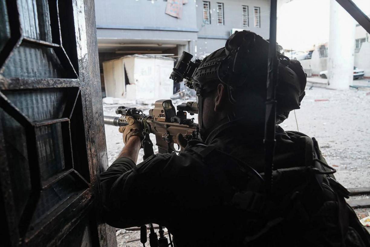 “<b>Israel</b> está listo para un acuerdo, <b>Israel</b> no está listo para rendirse”, declaró a su gabinete durante un discurso para marcar los seis meses de guerra, que dejaron al estrecho territorio en ruinas y la mayoría de sus 2,4 millones de habitantes al borde de la hambruna, según la ONU.