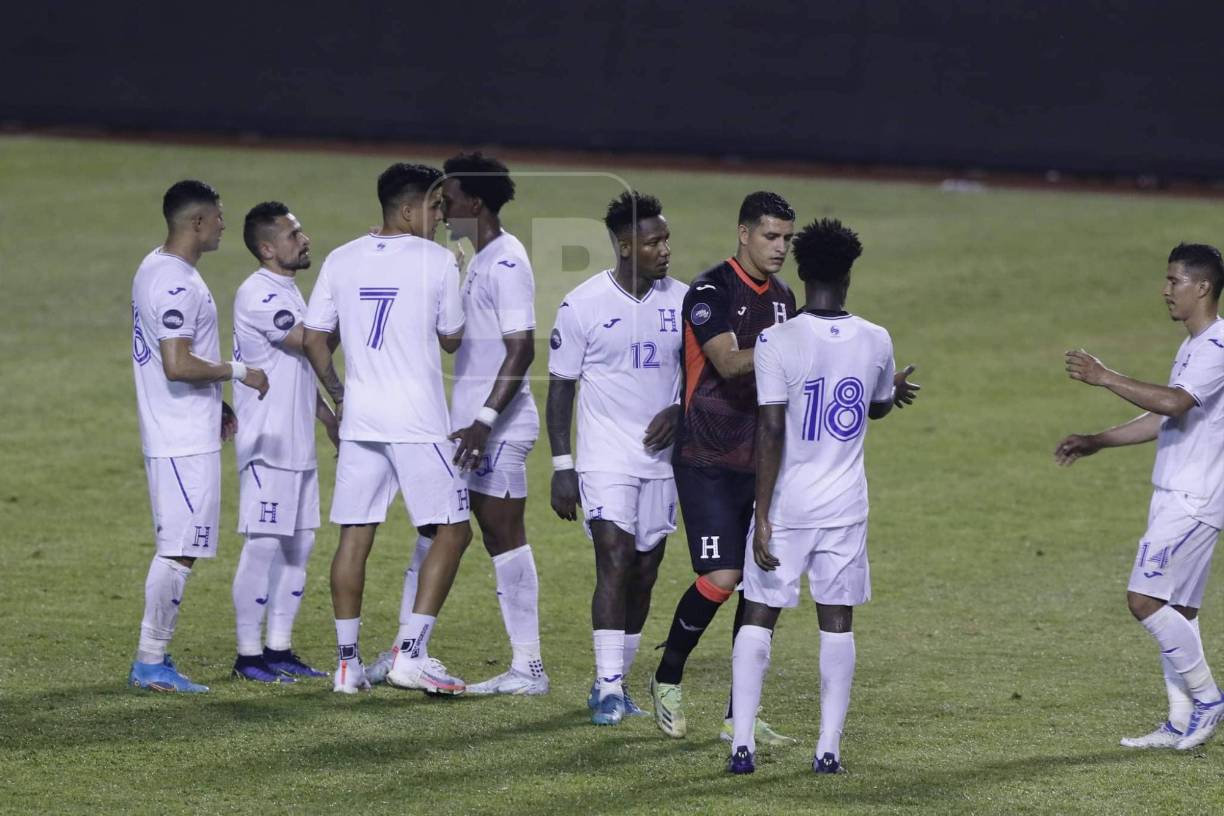 La Selección de Honduras perdió 2-1 ante Curazao por la Liga de Naciones de Concacaf y las redes sociales explotaron tras la caída de la H. Un exfutbolista solicitó la ayuda del Gobierno