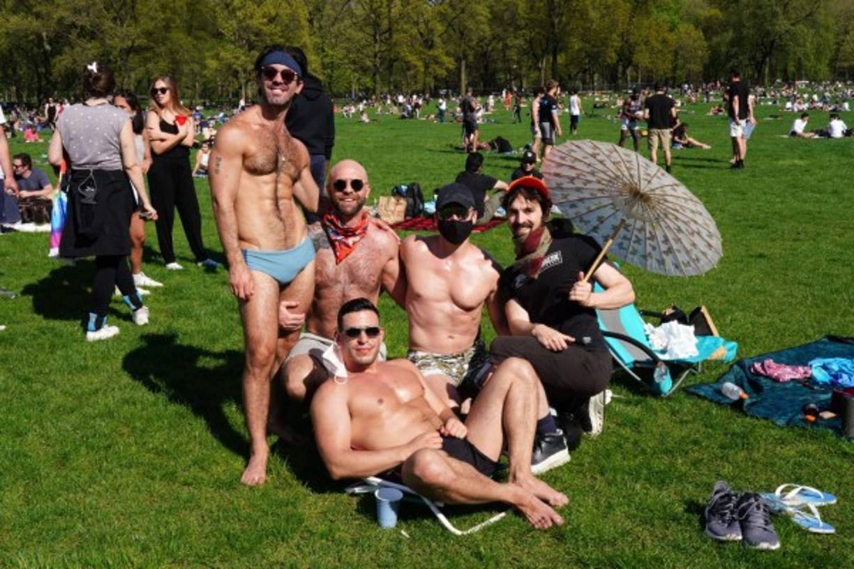 Los neoyorquinos tampoco utilizaron mascarillas para protegerse del letal virus que ha dejado más de 10,000 muertos en Nueva York, el estado más afectado por la pandemia en EEUU.