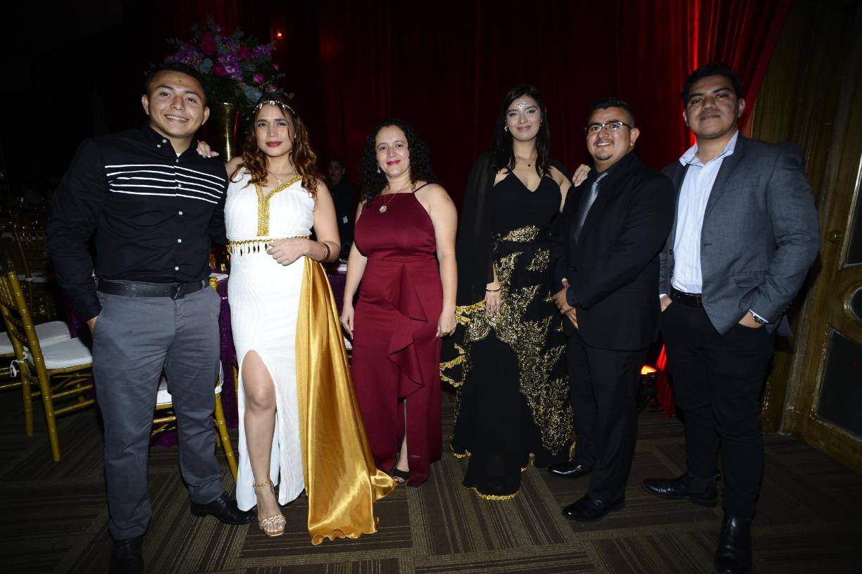 Grupo Inversa despide el 2024 con inolvidable fiesta árabe