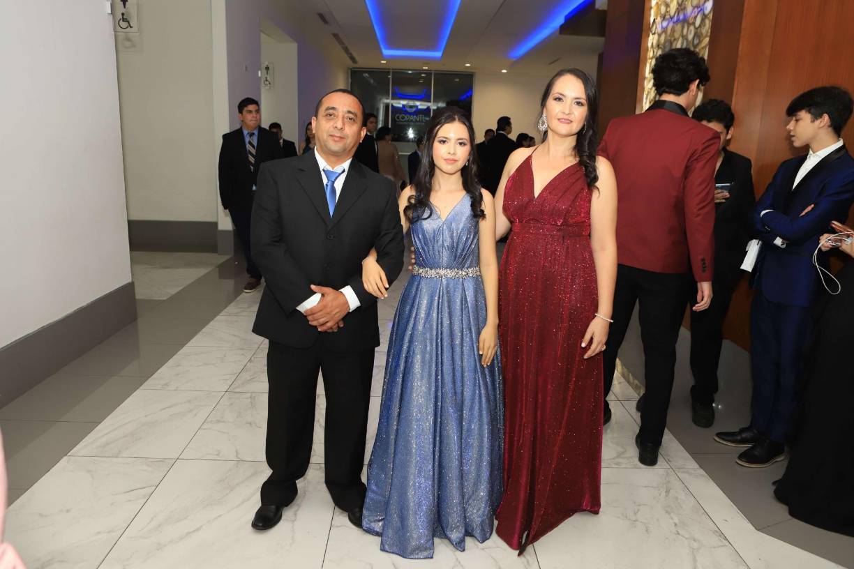 Higinio Argueta, Andrea Argueta y Vanessa García