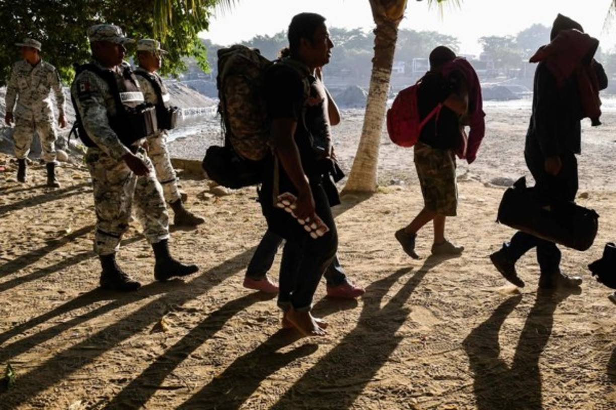 Autoridades mexicanas informaron que el pasado lunes se detuvieron a 2,000 hondureños, los que serán deportados en los próximos días a su país.