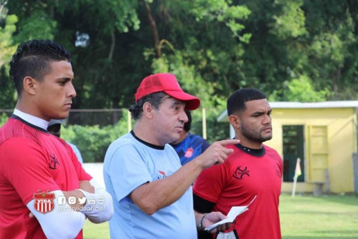El portugués Fernando Mira ha sido ratificado para seguir como entrenador del Vida de cara a la próxima campaña. El club ceibeño ya comenzó la pretemporada. Foto Twitter @cdsvidaoficial.