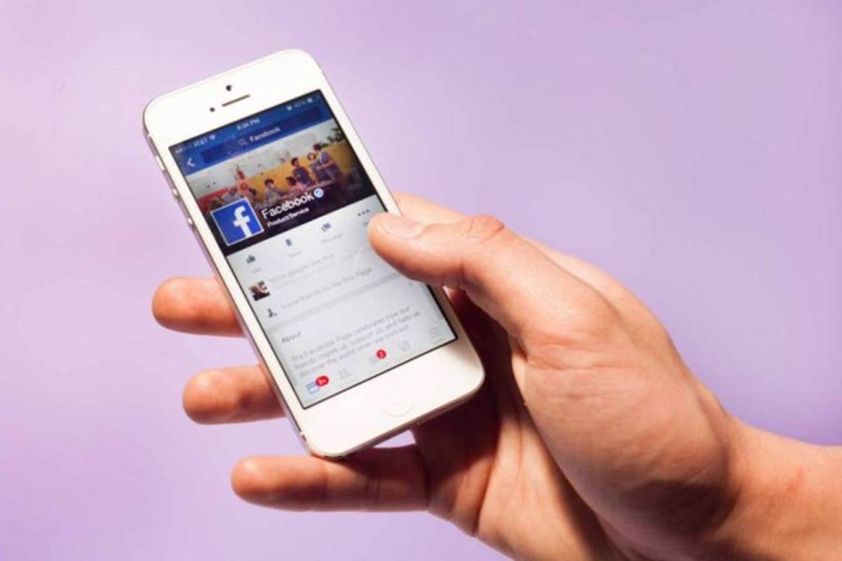 Facebook es una de las aplicaciones que más consumen los recursos del teléfono móvil; usa datos, memoria ram y batería intensamente por lo que provoca que el terminal se sobrecargue. <br/><br/>Algunos expertos recomiendan revisar la red social desde el navegador de internet del teléfono y desinstalar la aplicación.