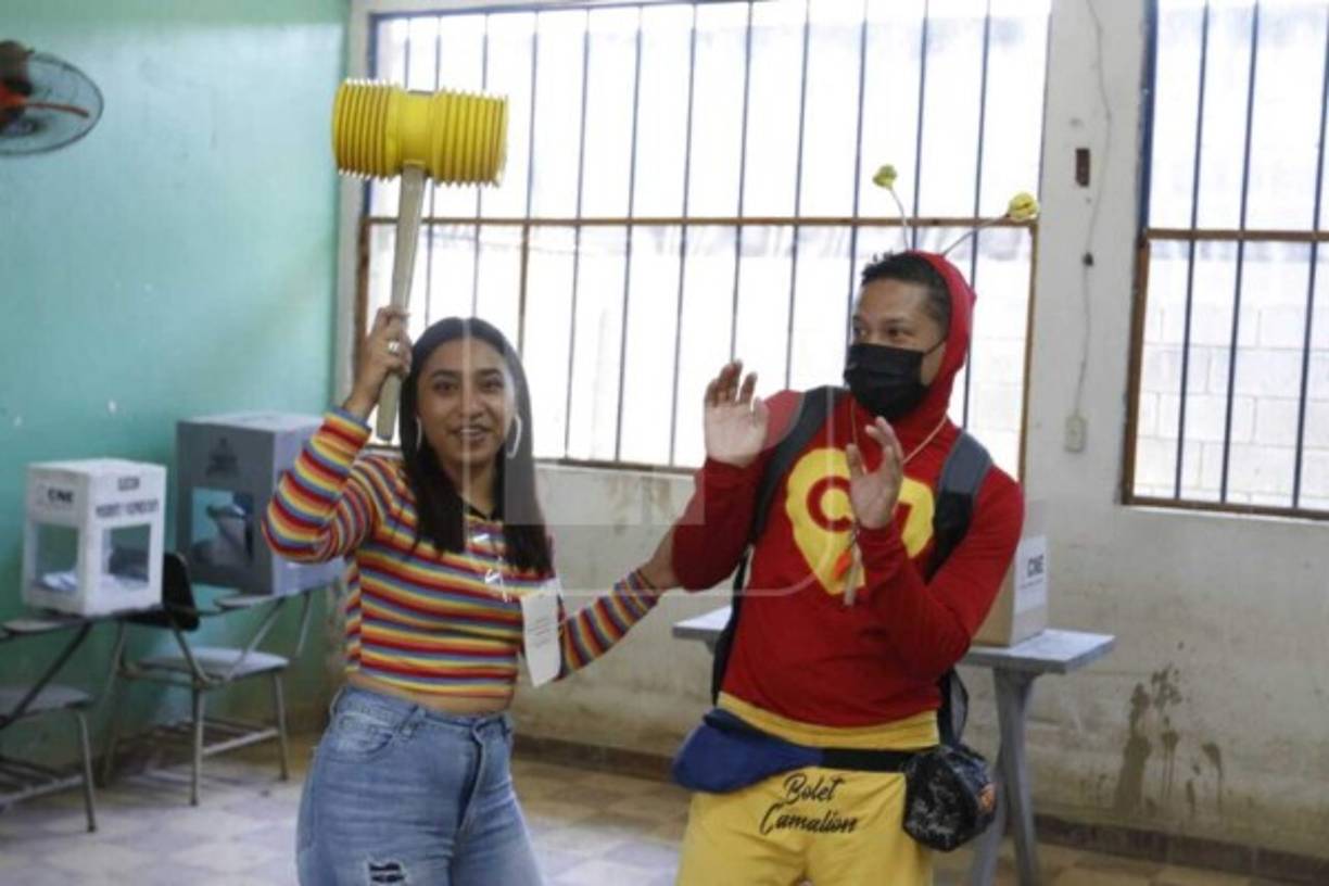 'Debemos recuperar este país, para que se creen las oportunidades de empleos necesarios', sentenció el Chapulín Colorado.