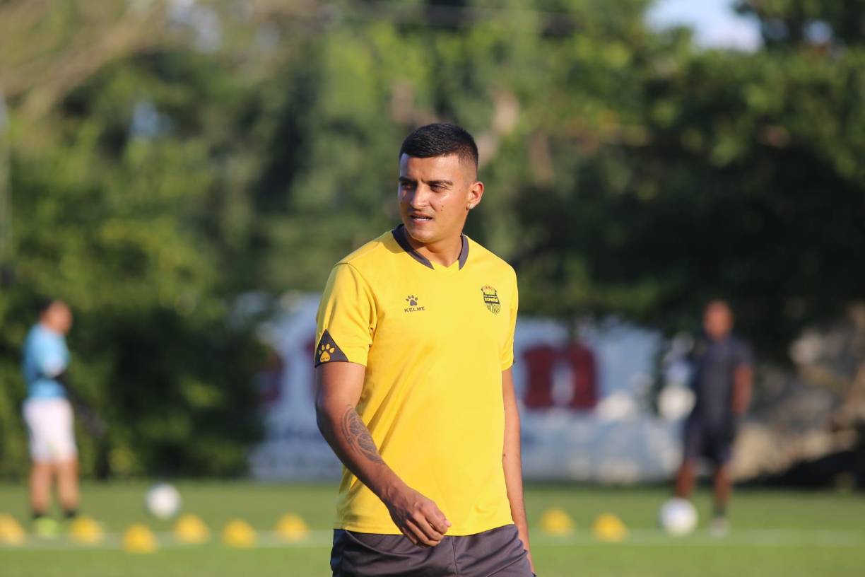 Heyreel Saravia: El defensor tico no continuaría en las filas del Real España. Su contrato se venció y todo indica que no se le renovará.