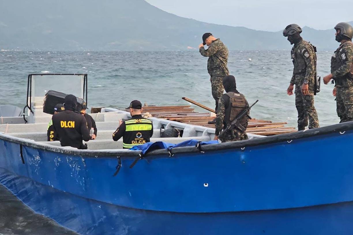  El cargamento de droga iba en una lancha tipo go fast denominada “Timoteo”.