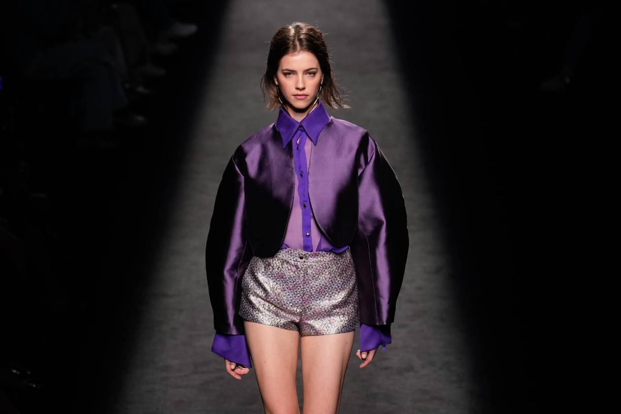 Claro Couture forma parte de la primera jornada de la octagésima convocatoria de la cita creando gran expectación entre el público y su más que reconocida comunidad de seguidores, entre los que destacan caras muy relevantes del panorama nacional.