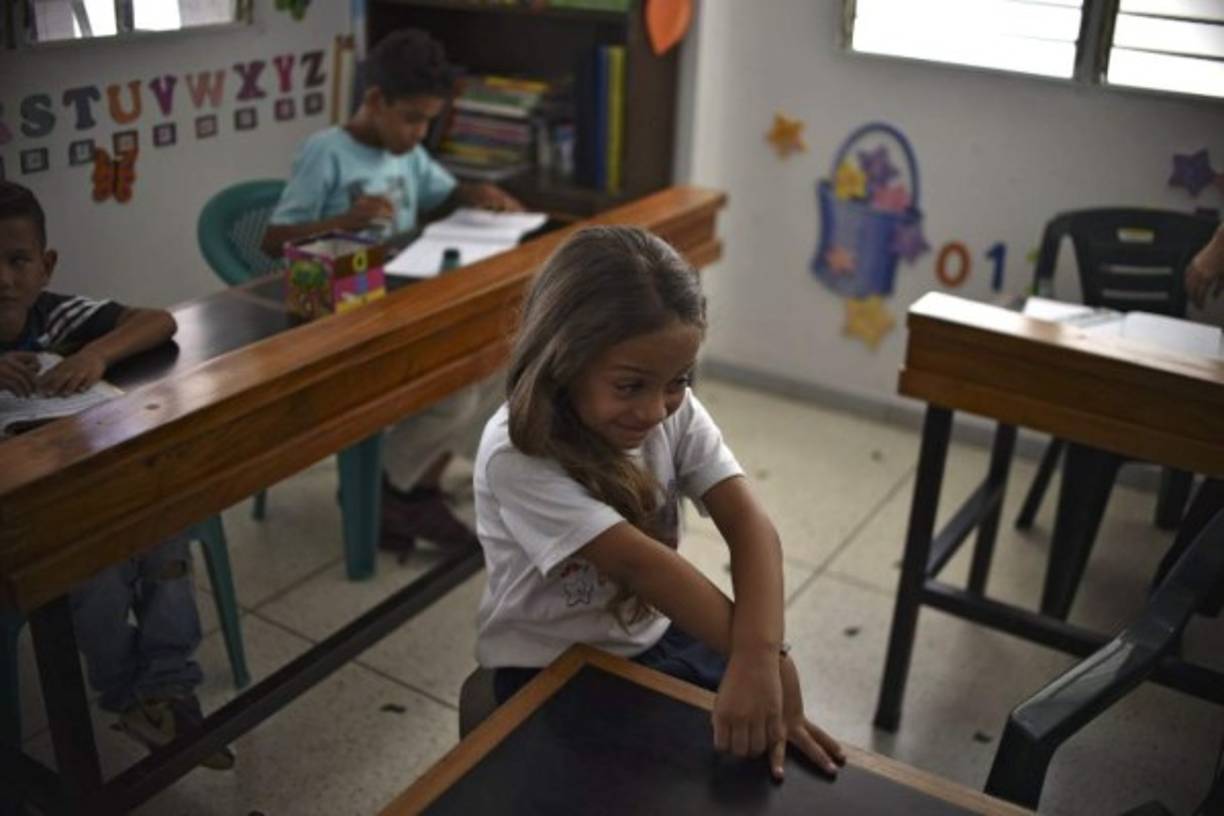 La pequeña escuela, en la que se sirven alimentos a unos 20 menores, forma parte de la fundación Kapüy, creada en 2016 por Daniela Olmos, asistente médico de 32 años, cuando regresó desde Estados Unidos.