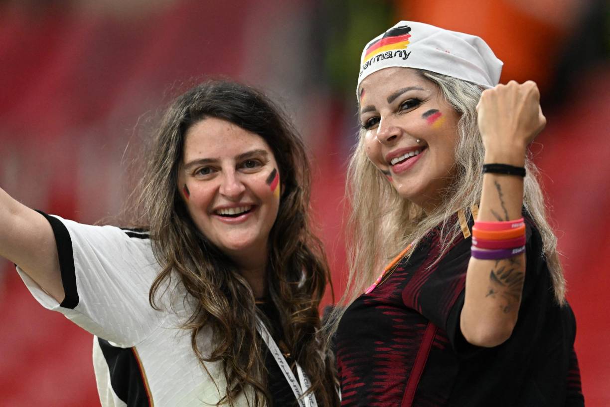 Las aficionadas se mostraron eufóricas para apoyar a su equipo.