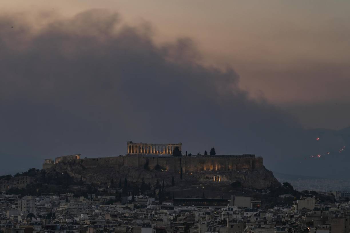 <b>Grecia</b> afronta una nueva ola con hasta 60 <b>incendios</b> desde el lunes en este país del sur de Europa, en que las temperaturas superan los 40ºC.