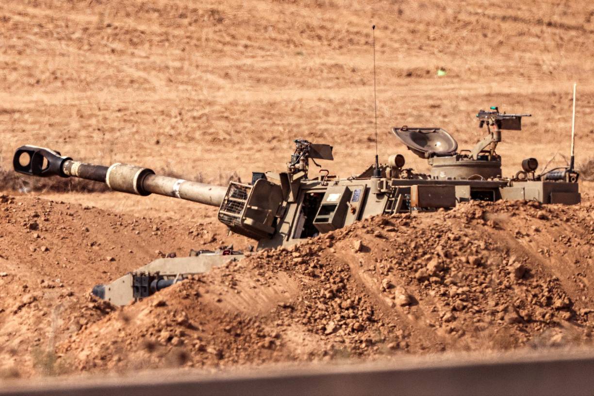 El ejército israelí lanzó ataques en Siria y en la frontera con Líbano se multiplican los enfrentamientos con el grupo Hezbolá. 