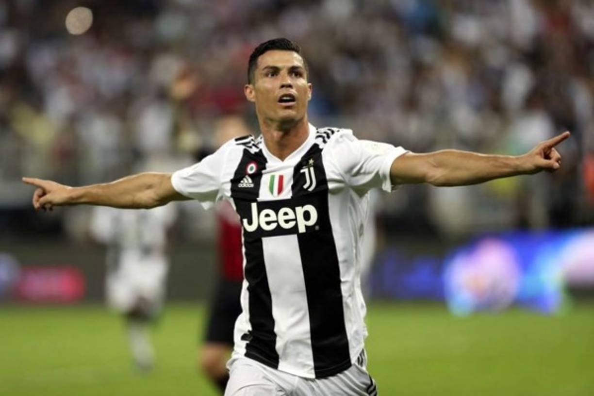 Cristiano Ronaldo - El delantero portugués de la Juventus de Turín se embolsa 2 millones 17 mil euros a la semana.