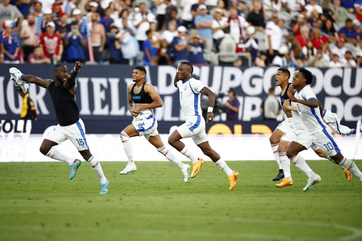 Los jugadores panameños celebrando la victoria y clasificación a la final de la Copa Oro 2023.