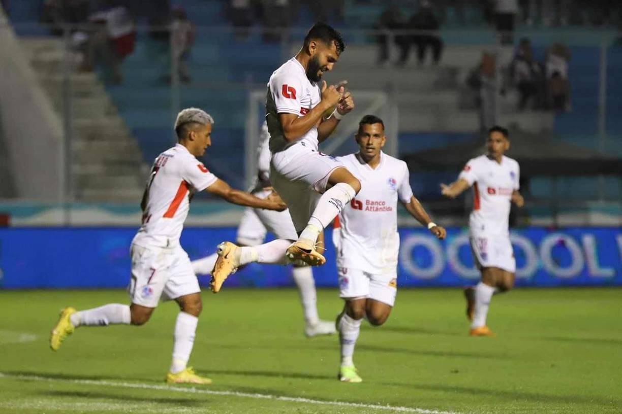 Así celebró Jorge Álvarez su golazo que salvó al Olimpia de la derrota.