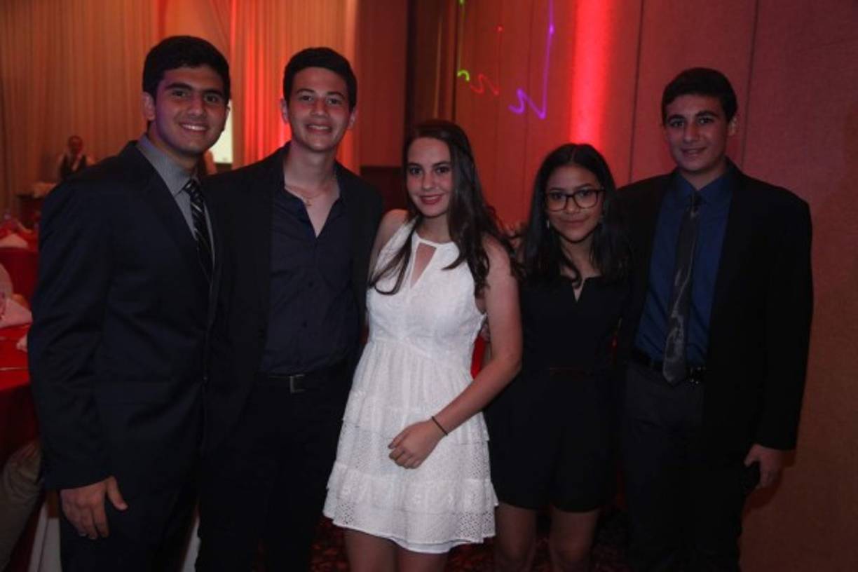 Yaudet Burbara, Gerardo Saybe, Nayat Yacamán, Zoila Figueroa y Yalil Yacamán.