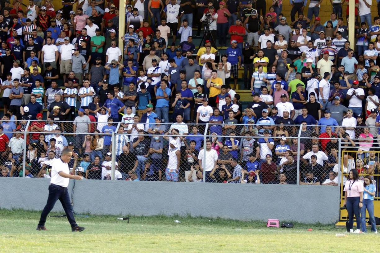 La soledad y tristeza de Jhon Jairo López tras descender con el Honduras Progreso.