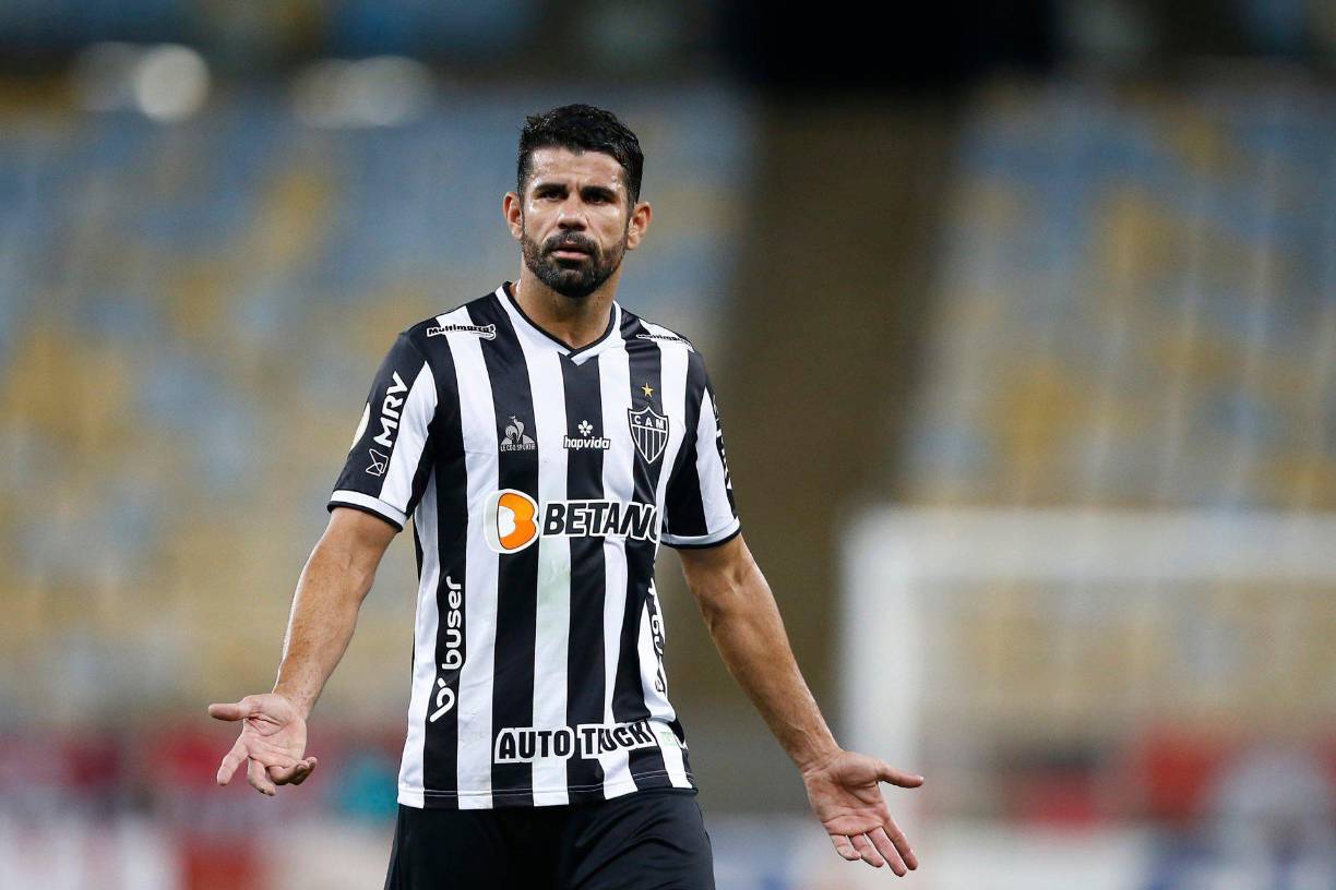 El delantero hispano-brasileño Diego Costa continúa buscando equipo tras rescindir su contrato con Atlético Mineiro. Esta semana se especuló con su fichaje por la Salernitana, y ahora es el Saint-Etienne el que aparece en escena, según L’Equipe.