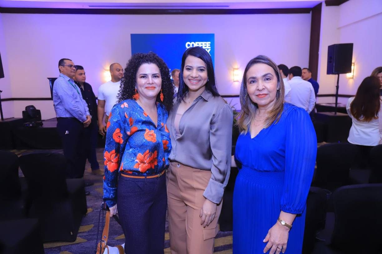 Carolina Muñoz, Beverly Rivera y Patricia Moncada