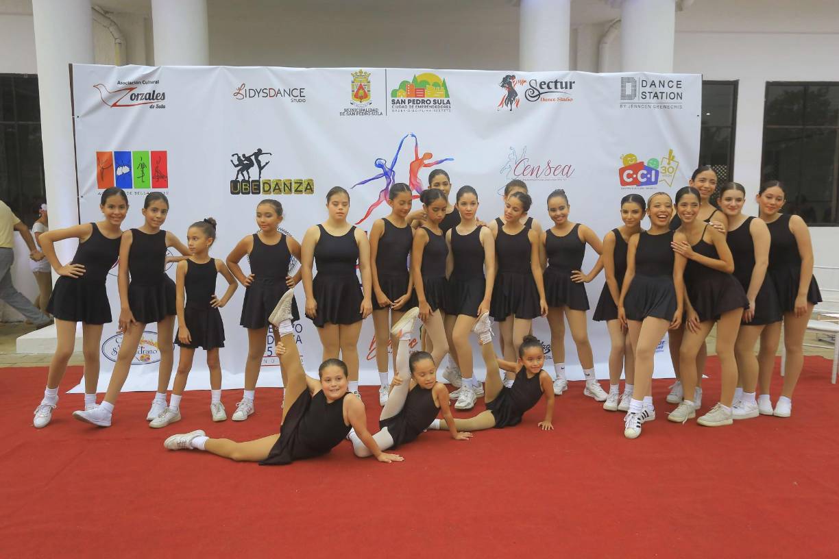 Los alumnos, bailarines, y coreógrafos disfrutaron de una tarde y noche llena de música, baile y arte. 